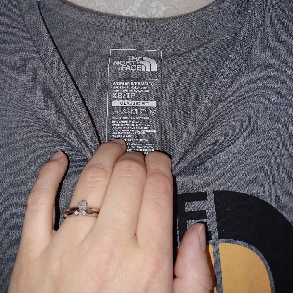 ❤️‍🔥 THE NORTH FACE XS Classic Fit Gray/Yellow/Black s.s Shirt - Picture 7 of 11